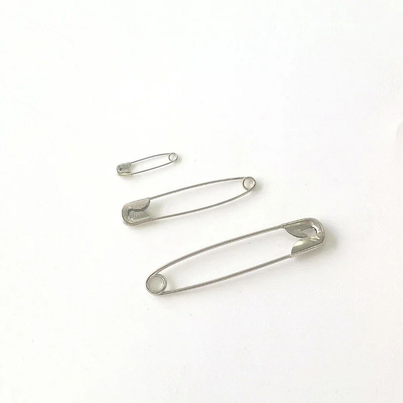 SAFETY PIN 3DIFFERENT SIZES